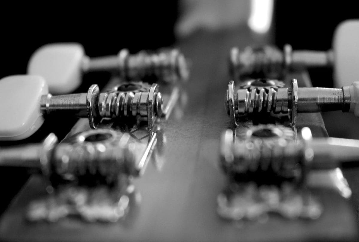A string winder fitted over a guitar tuning machine
